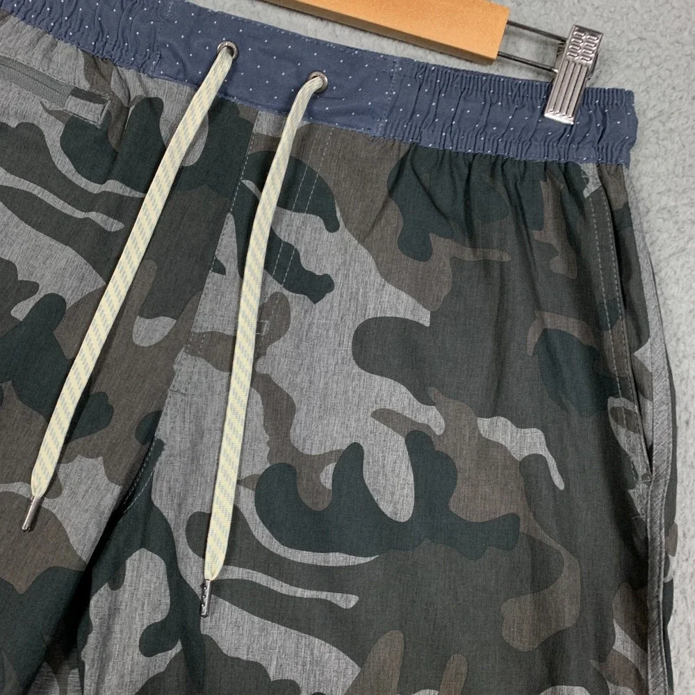 Vuori Banks Shorts Men's Medium Grey Camo‎ Print V Cycled Stretch Woven Training